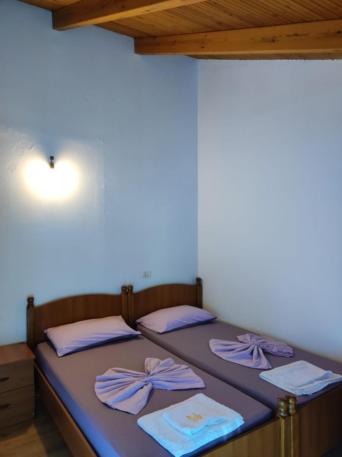 Hotel Toni Llogora Dukat Ngoại thất bức ảnh