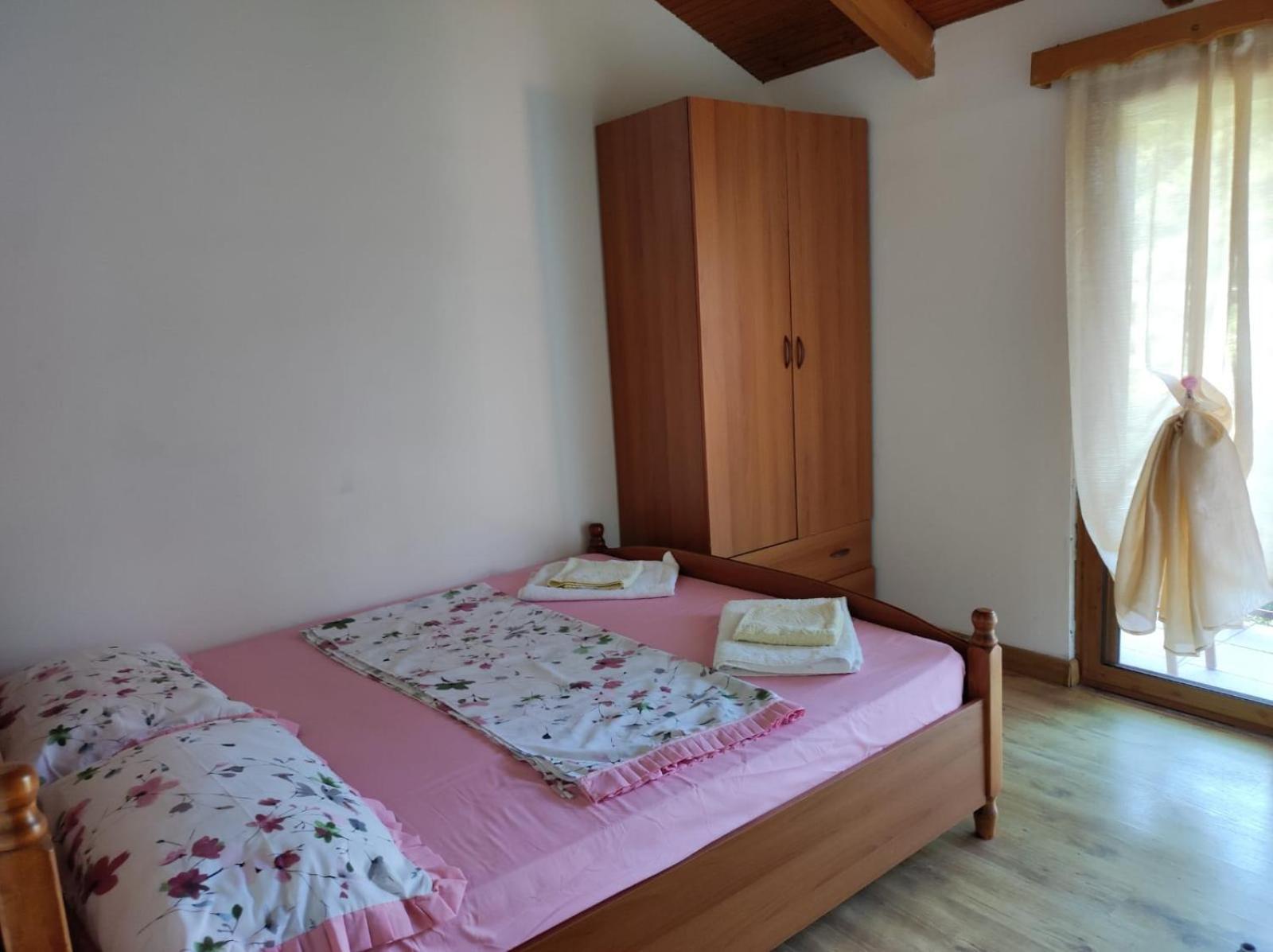 Hotel Toni Llogora Dukat Ngoại thất bức ảnh
