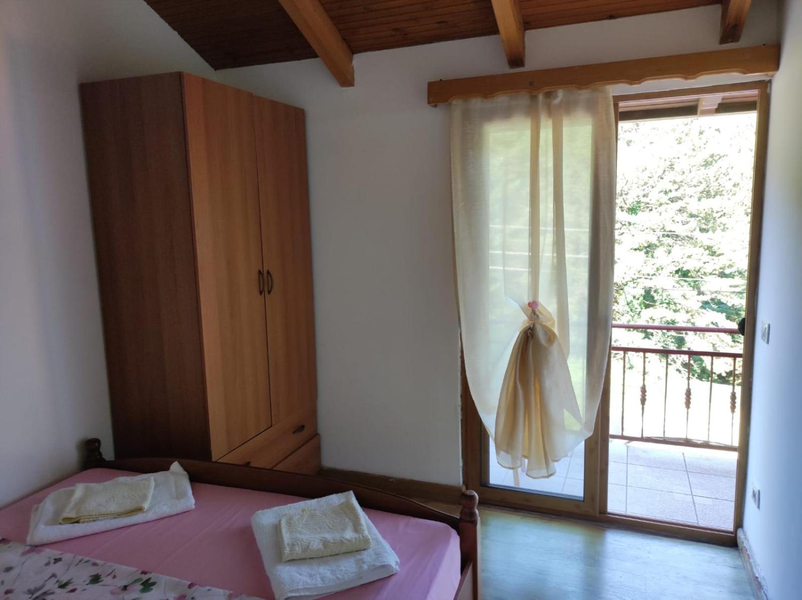 Hotel Toni Llogora Dukat Ngoại thất bức ảnh